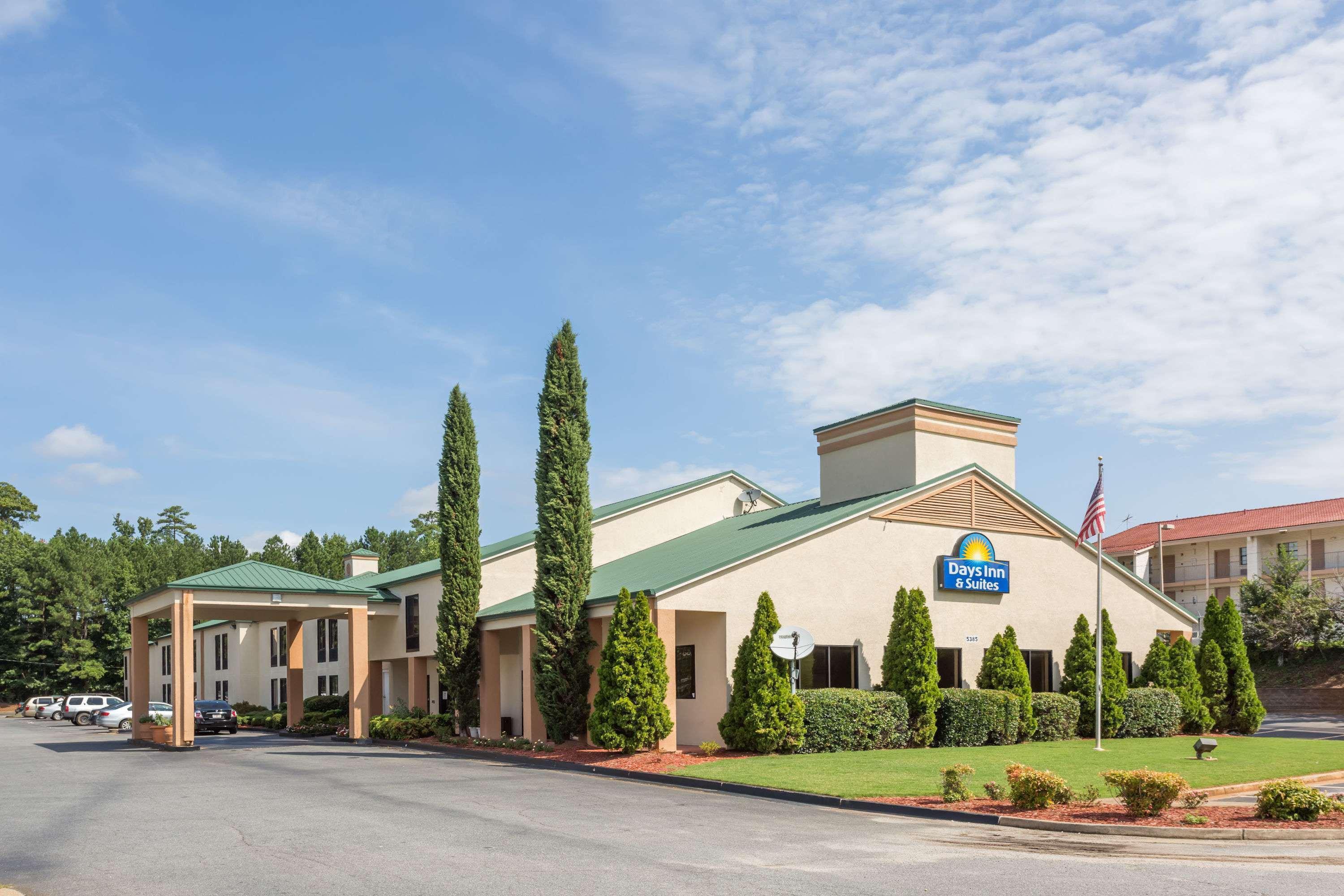 Days Inn & Suites By Wyndham Peachtree Corners Norcross Exterior photo