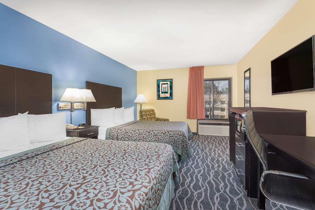 Days Inn & Suites By Wyndham Peachtree Corners Norcross Room photo